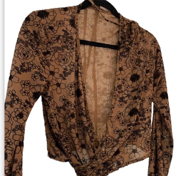 Gorgeous brown floral wrap around string waist surplice top - Picture 2 of 9